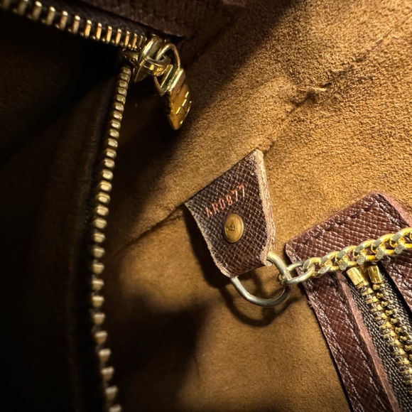 ♥️Damier Ebene Marais Bucket 23 - Picture 8 of 13